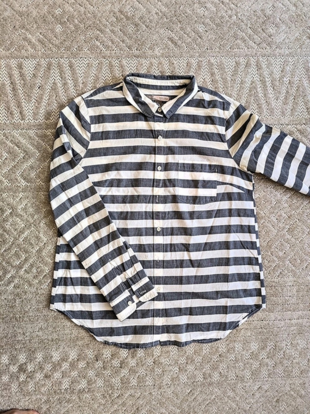 Forever 21 Striped Button Down Shirt in Gray & White